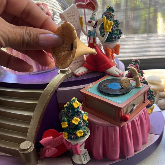 Roger rabbit collectible snow globe - Picture 4 of 4